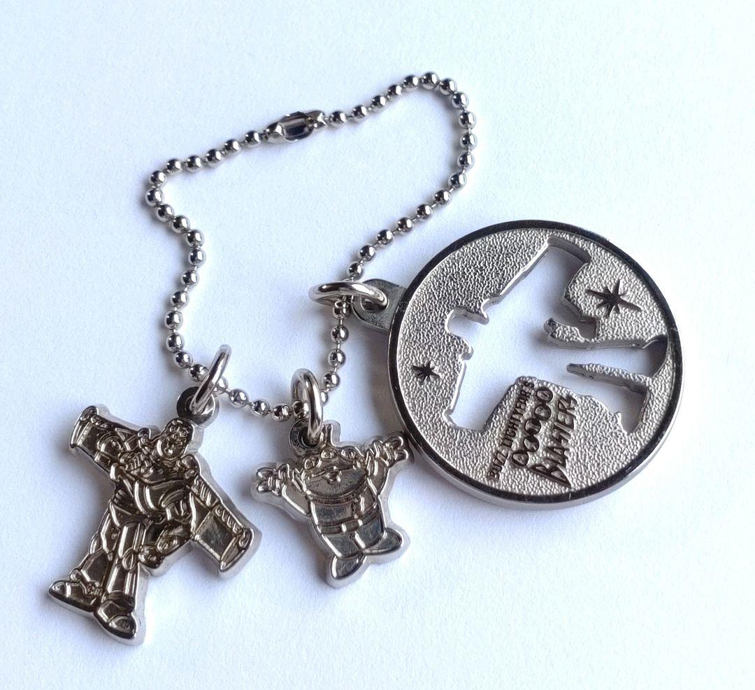 バズ・ライトイヤー トイ・ストーリー 型抜きキーホルダー ディズニーランド 希少