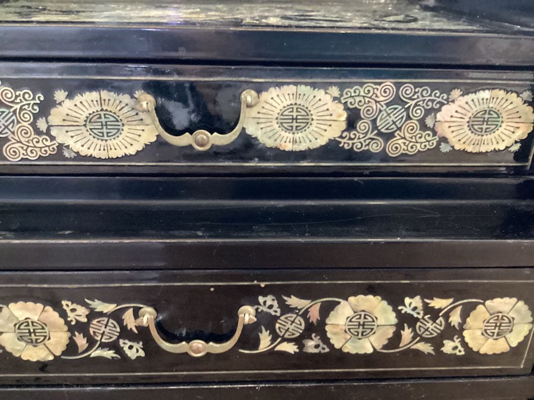 韓国伝統工芸　螺鈿細工漆塗り　青貝象嵌細工の黒木製収納家具　ヴィンテージ　希少品