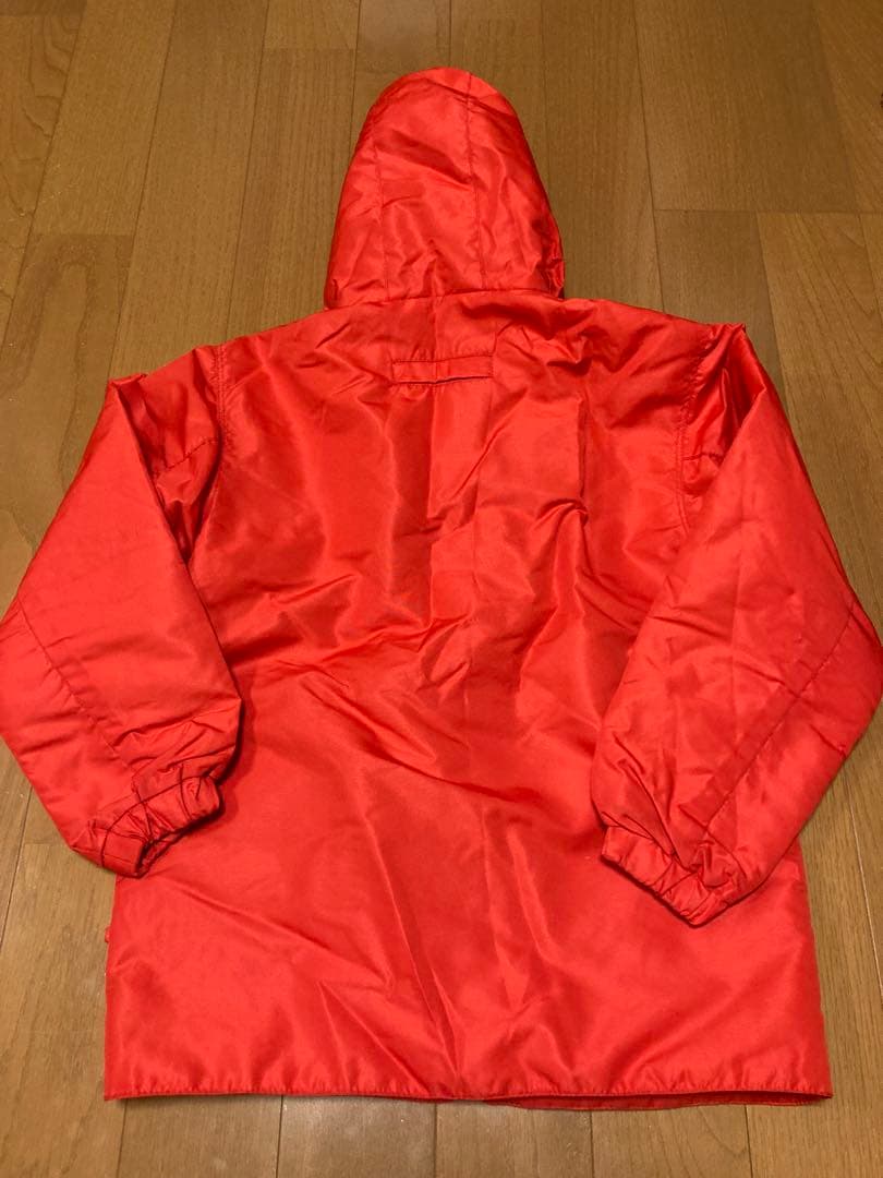 赤いウィンタースポーツジャケット（子ども用）