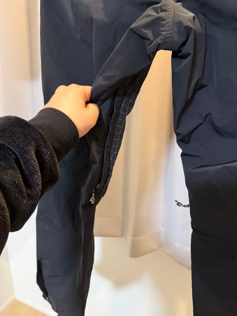 BURTON ブラックジャケット フード付き