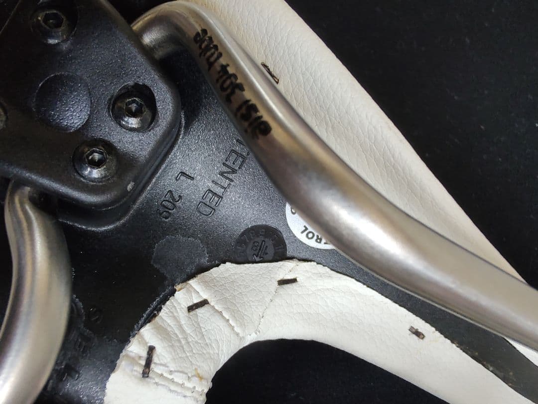 極美品　SMP dynamic ホワイト サドル　ダイナミック