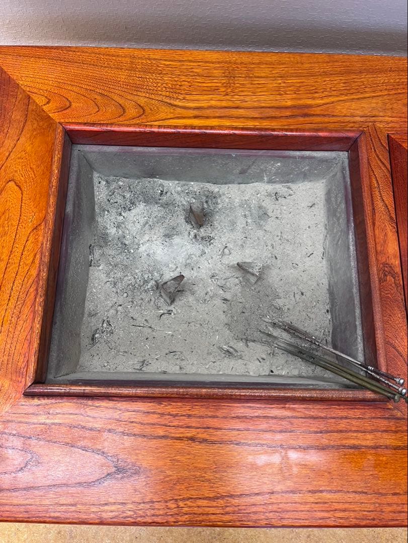 昭和レトロ　囲炉裏　座卓　引き出し付き　灰付き　五徳付き　火箸付き