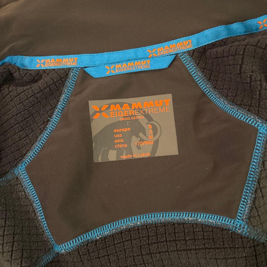 MAMMUT スキーウェアの中に着てたらおしゃれ　アウター　サイズＭ