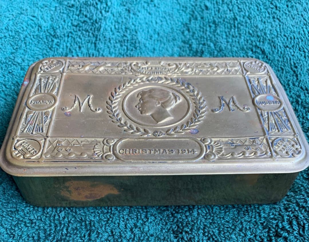 111年前！クリスマスギフト缶1914年メアリー王女が戦場の兵士に贈った真鍮の缶