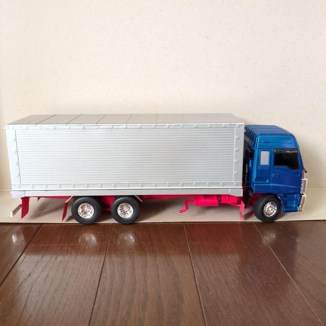 アオシマ　デコトラ　イスズギガ　冷凍車