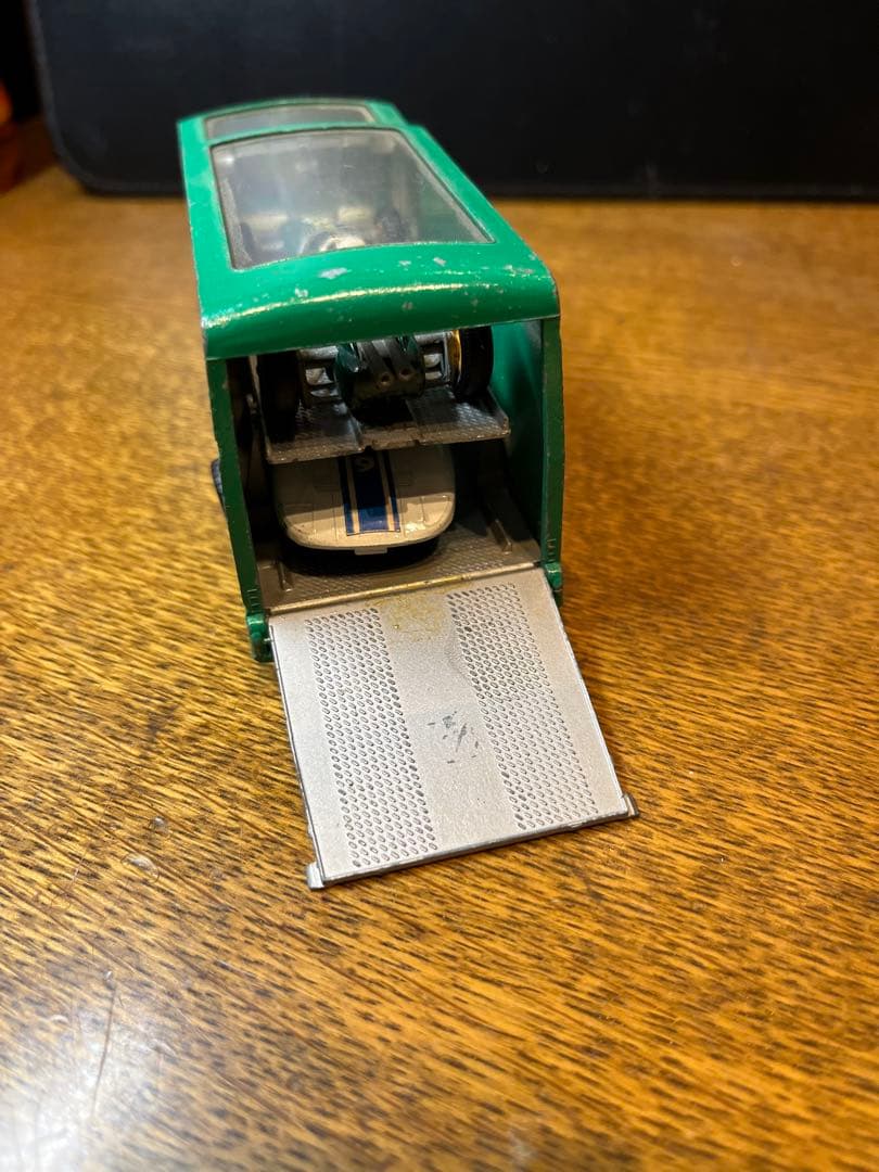 マッチボックス　レーシングカートランスポーター