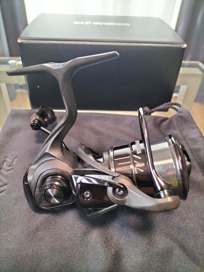 ダイワ SLPワークス ディスプラウト21 DS LT2000SS 黒い特務機2