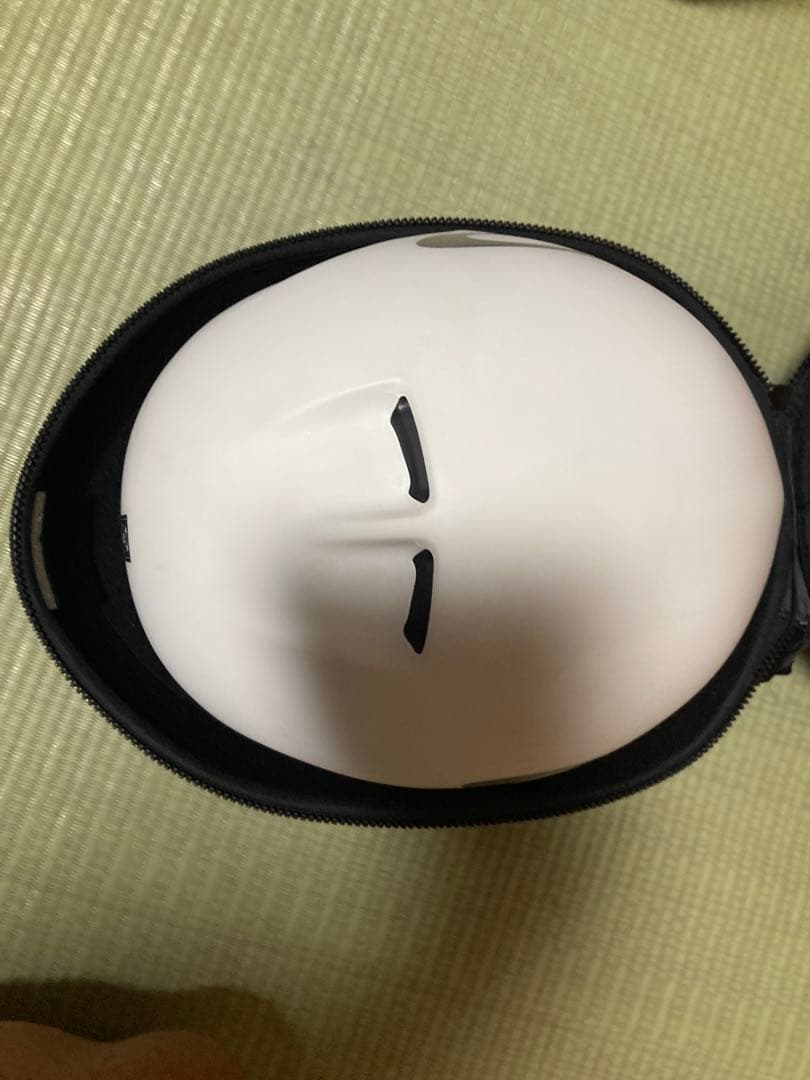 Oakley ホワイト　ヘルメットARO7