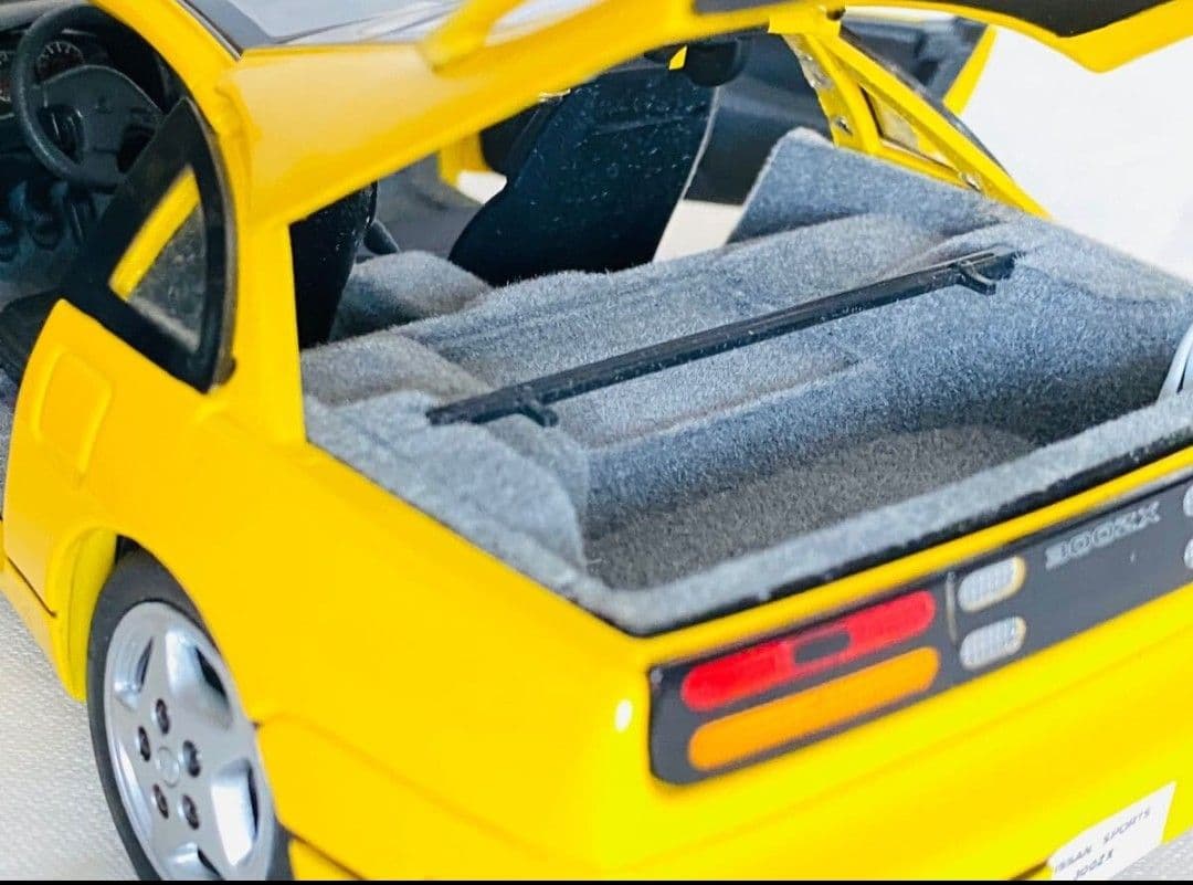 京商1/18 後期型左ハンドル　フェアレディZ300ZXyellow訳あり品