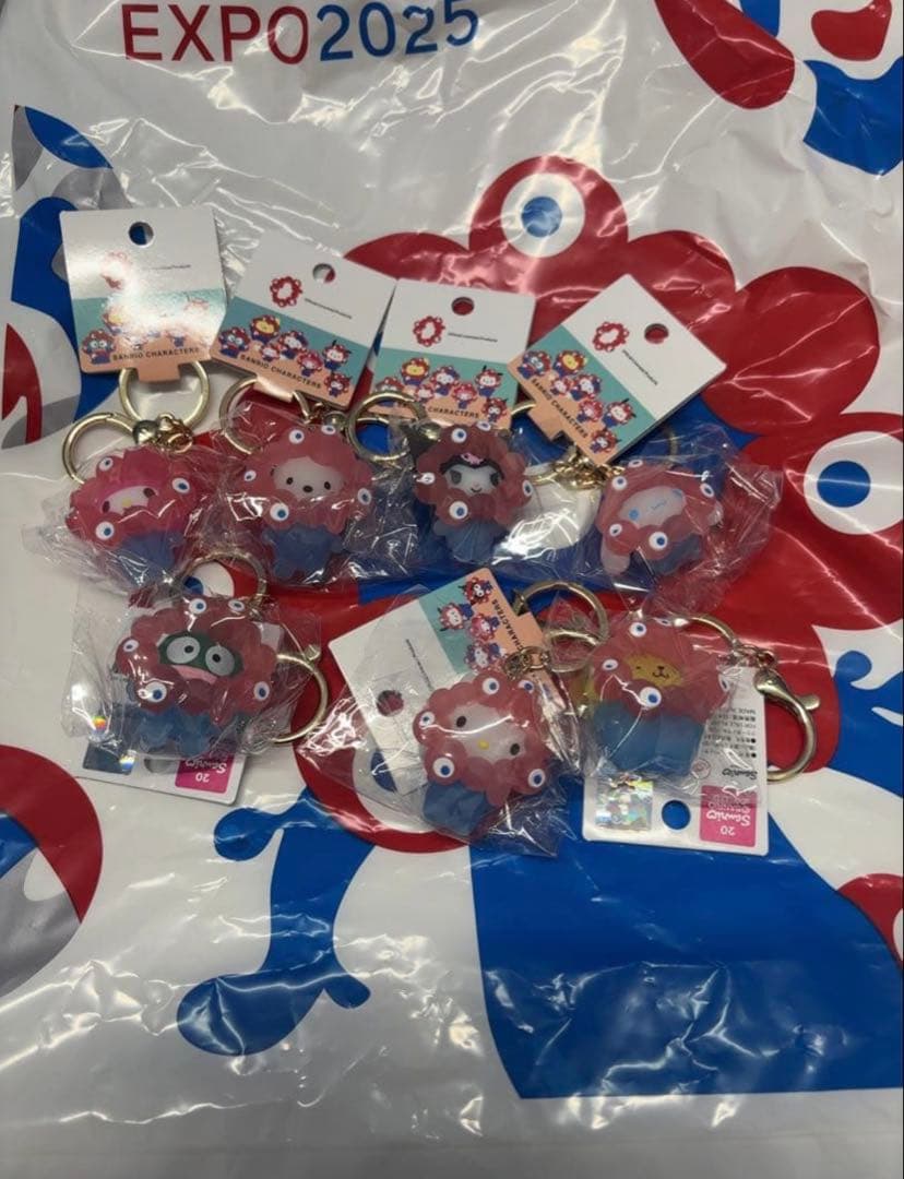 関西万博　ミャクミャク　サンリオ　立体マスコットクリア　コンプリート　全7種