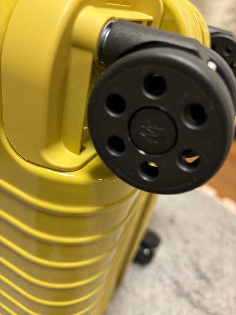 人気カラーRIMOWA エッセンシャルキャビン