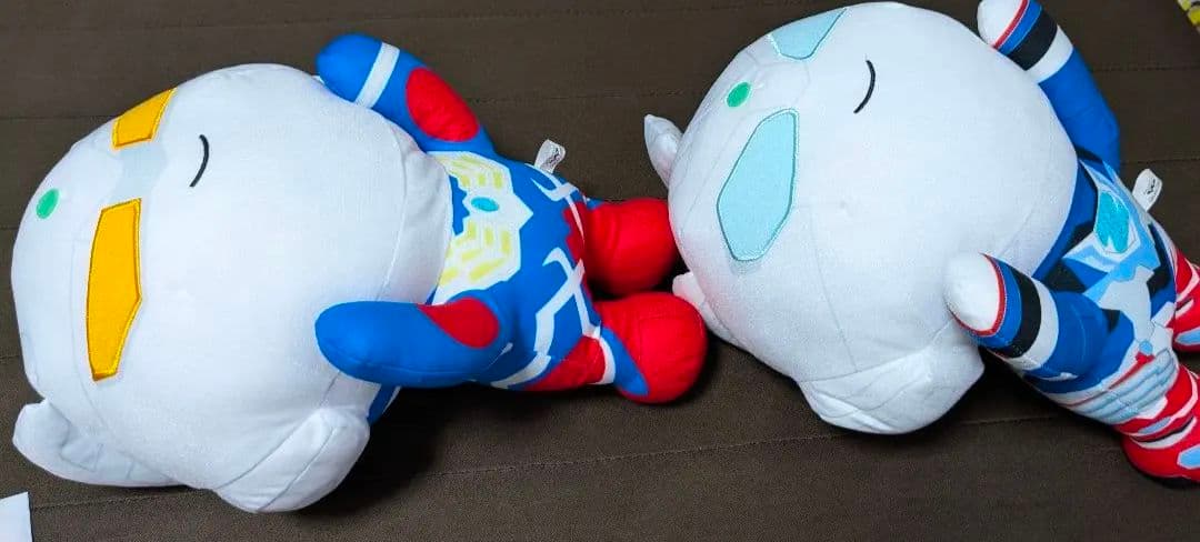 ウルトラマンゼロ　ウルトラマンゼット　寝そべりぬいぐるみセット