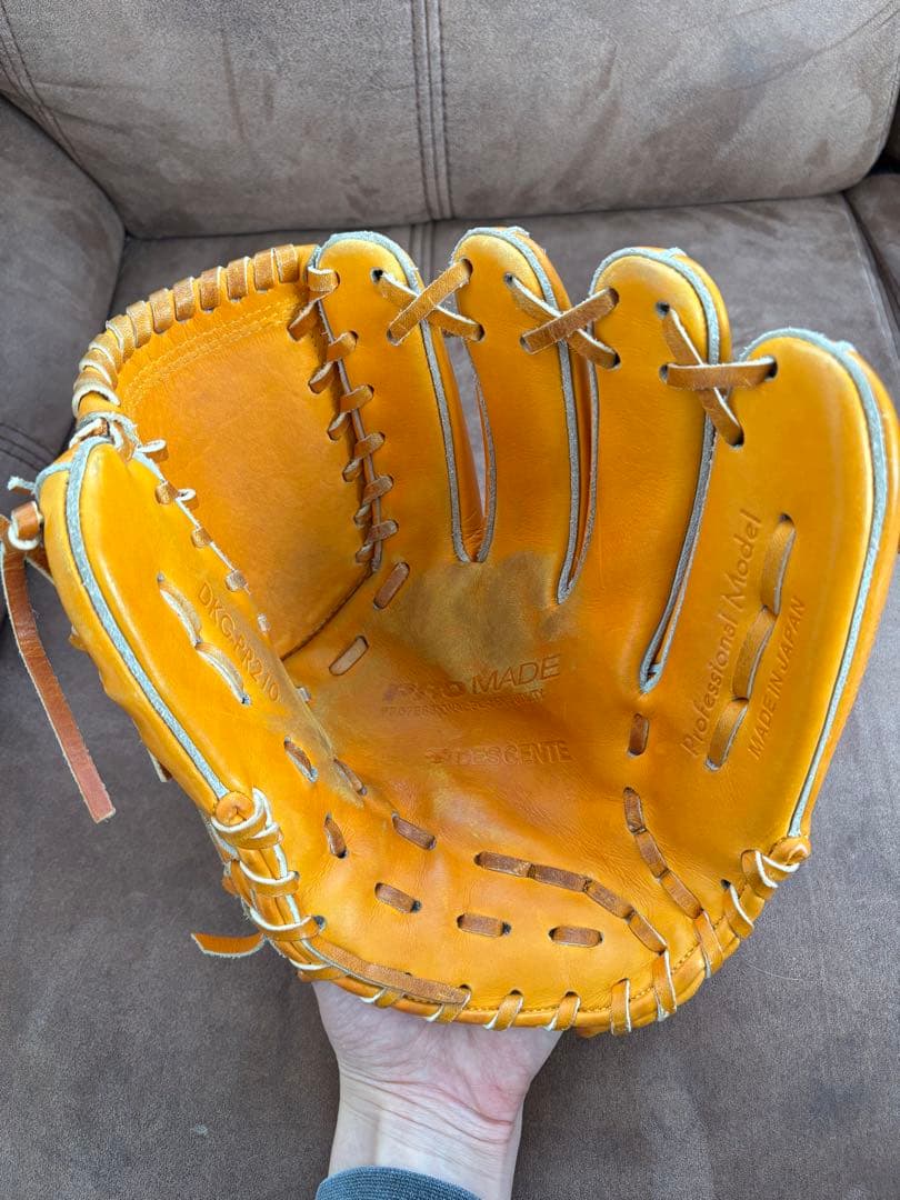 硬式用グローブ　デサント　投手用