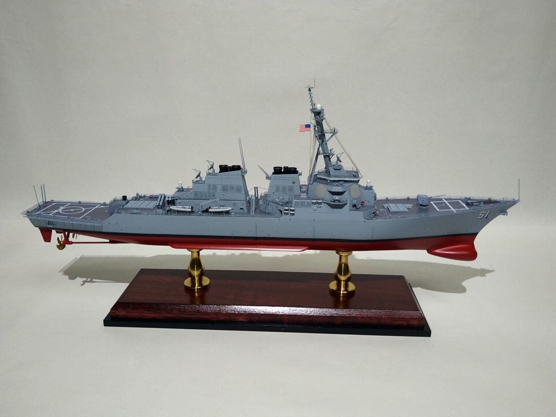 トランペッター製 1/350 DDG51 USS アーレイ・バーク ケース付