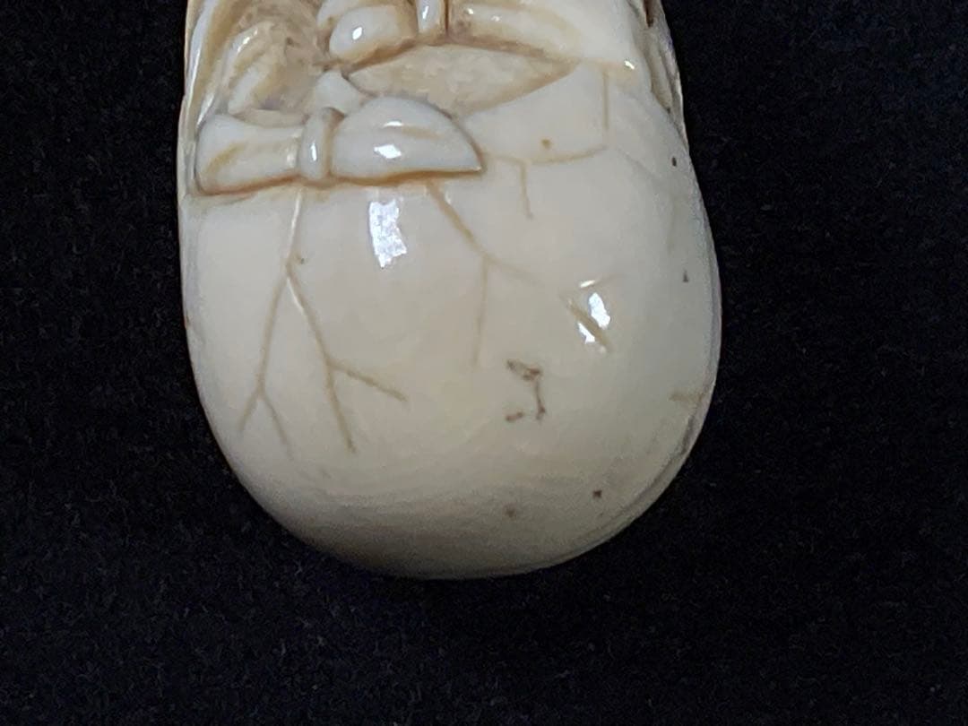 古い根付　提げ物　烏天狗　誕生　カラスの卵