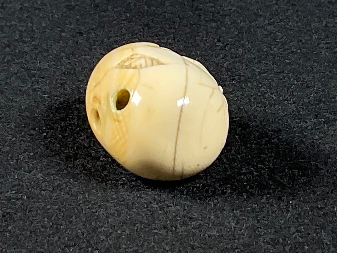 古い根付　提げ物　烏天狗　誕生　カラスの卵