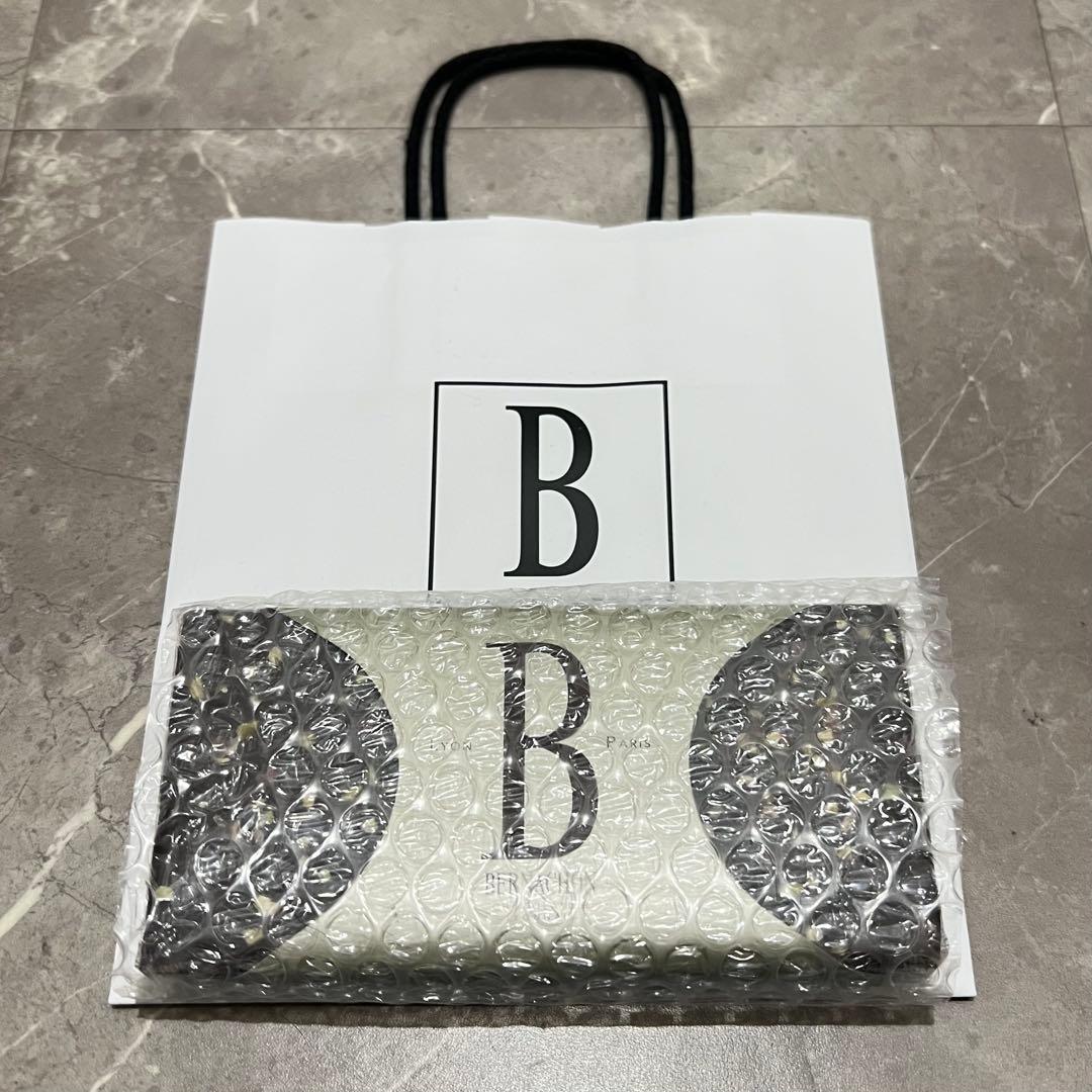 ベルナシオン　BERNACHON タブレット ピスターシュ ノワール