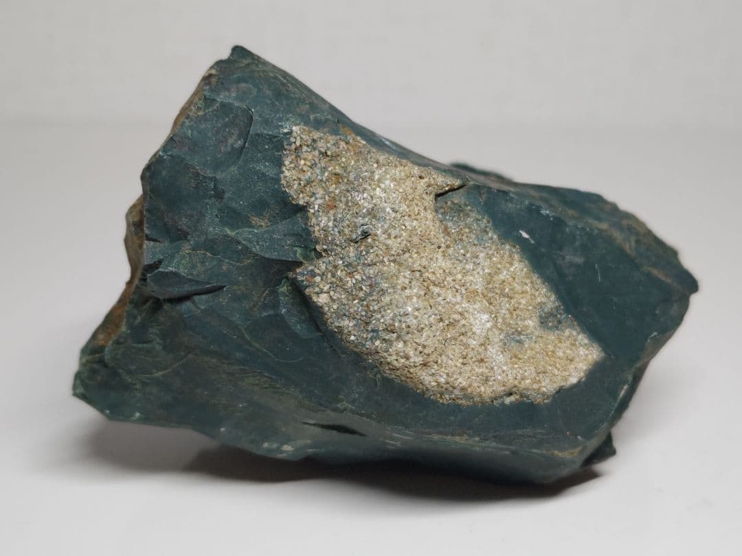 出雲石 835g 瑪瑙 ジャスパー 原石 鑑賞石 自然石 誕生石 鉱物 水石