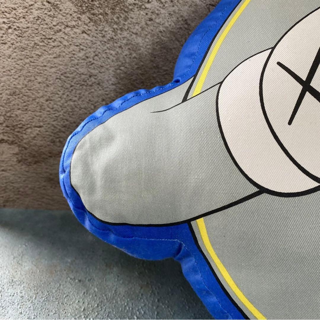 KAWS OriginalFake カウズ オリジナルフェイク クッション 青