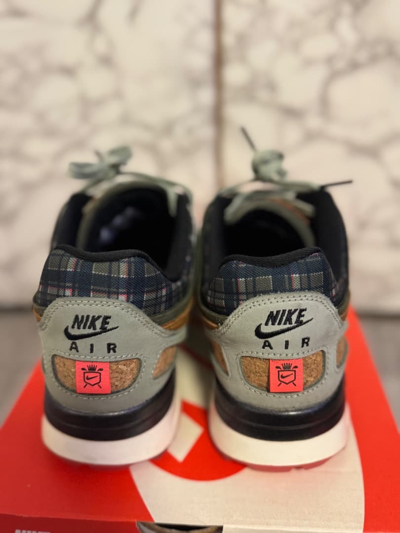 Nike Air スニーカー グレー/ブラウン