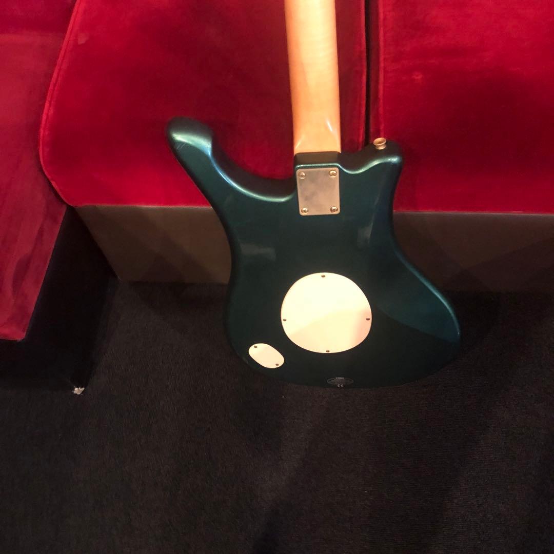 グリーンエレキギター 3ピックアップ トレモロ