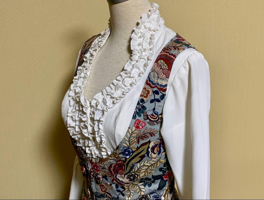 フラメンコ衣装　Mari Quita 上下➕ブラウス➕ウエストリボンの4点セット