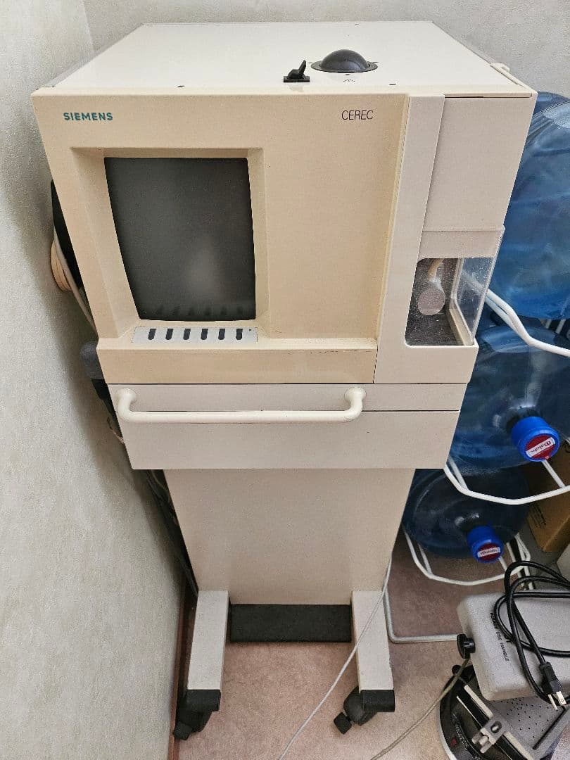 SIEMENS　CAD/CAM冠作成器機