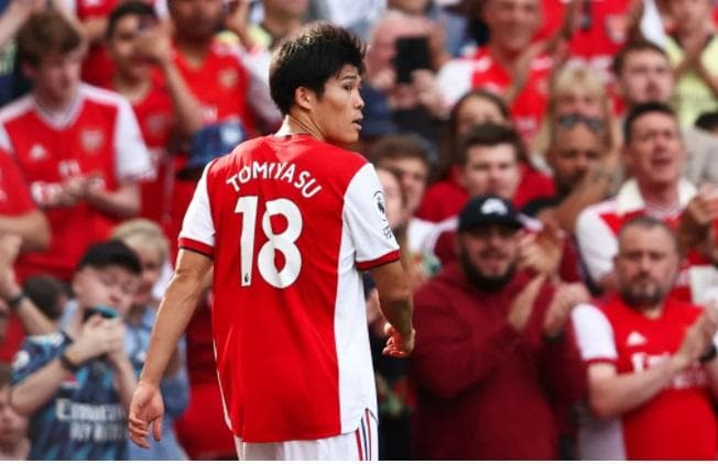 【送料無料】 アーセナル　冨安健洋　オーセンティック ホーム （M）