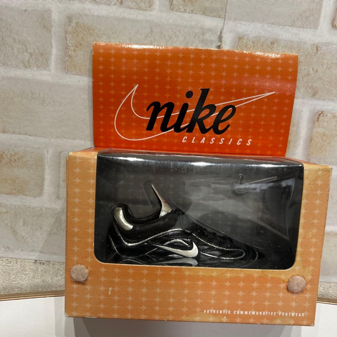 NIKE シューズ　フィギア　　箱傷のみ！