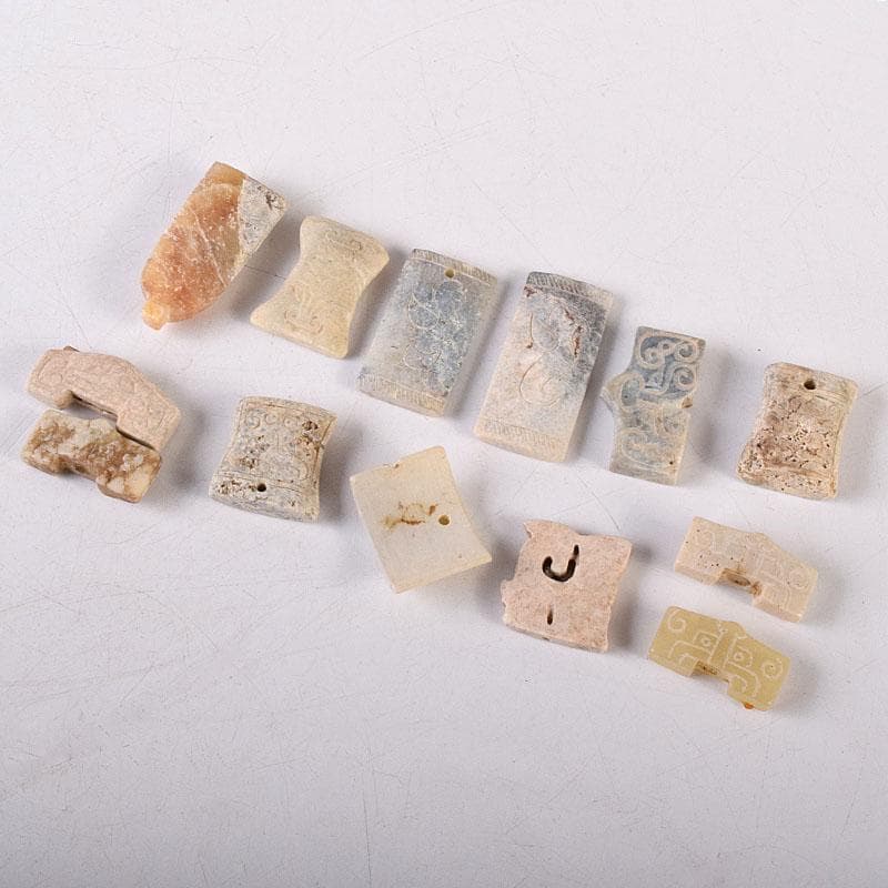 中国　玉石彫刻　根付　玉器　玉珮　装飾品　66点まとめて　M　R8503