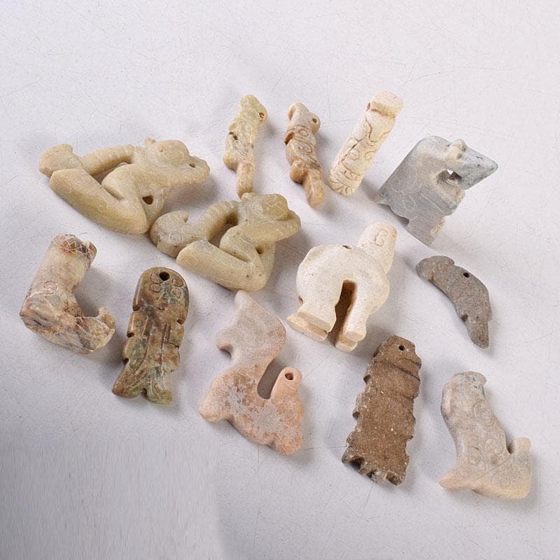 中国　玉石彫刻　根付　玉器　玉珮　装飾品　66点まとめて　M　R8503