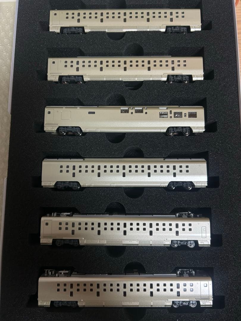 鉄道模型　Nゲージ　KATO 10-1889 10-1890 E001系　四季島