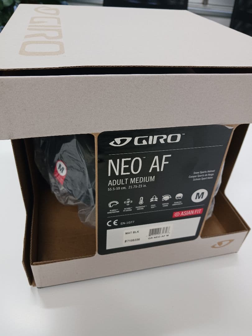 新品未開封 GIRO ジロ Neo ネオ ヘルメット Mサイズ 定価23,100