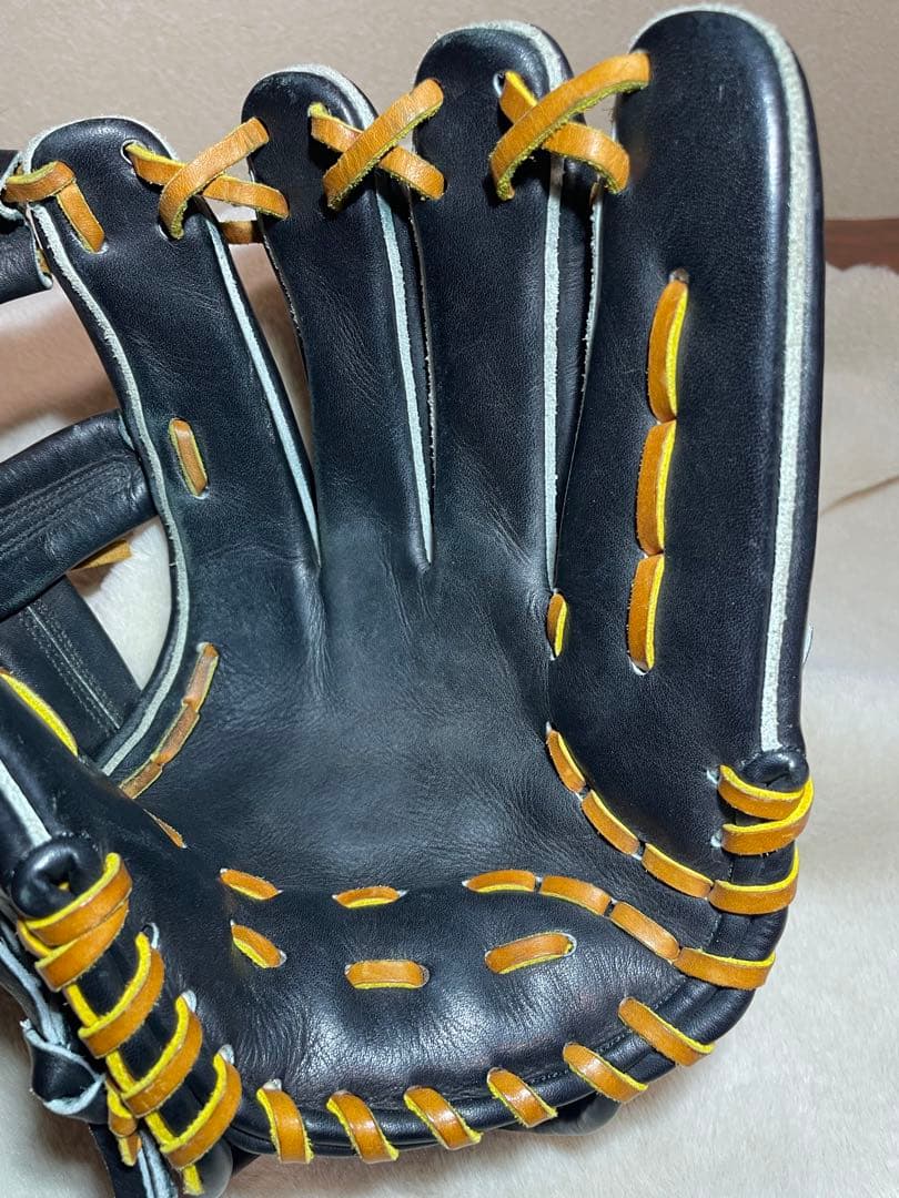 野球　硬式用　グローブ 黒とオレンジ