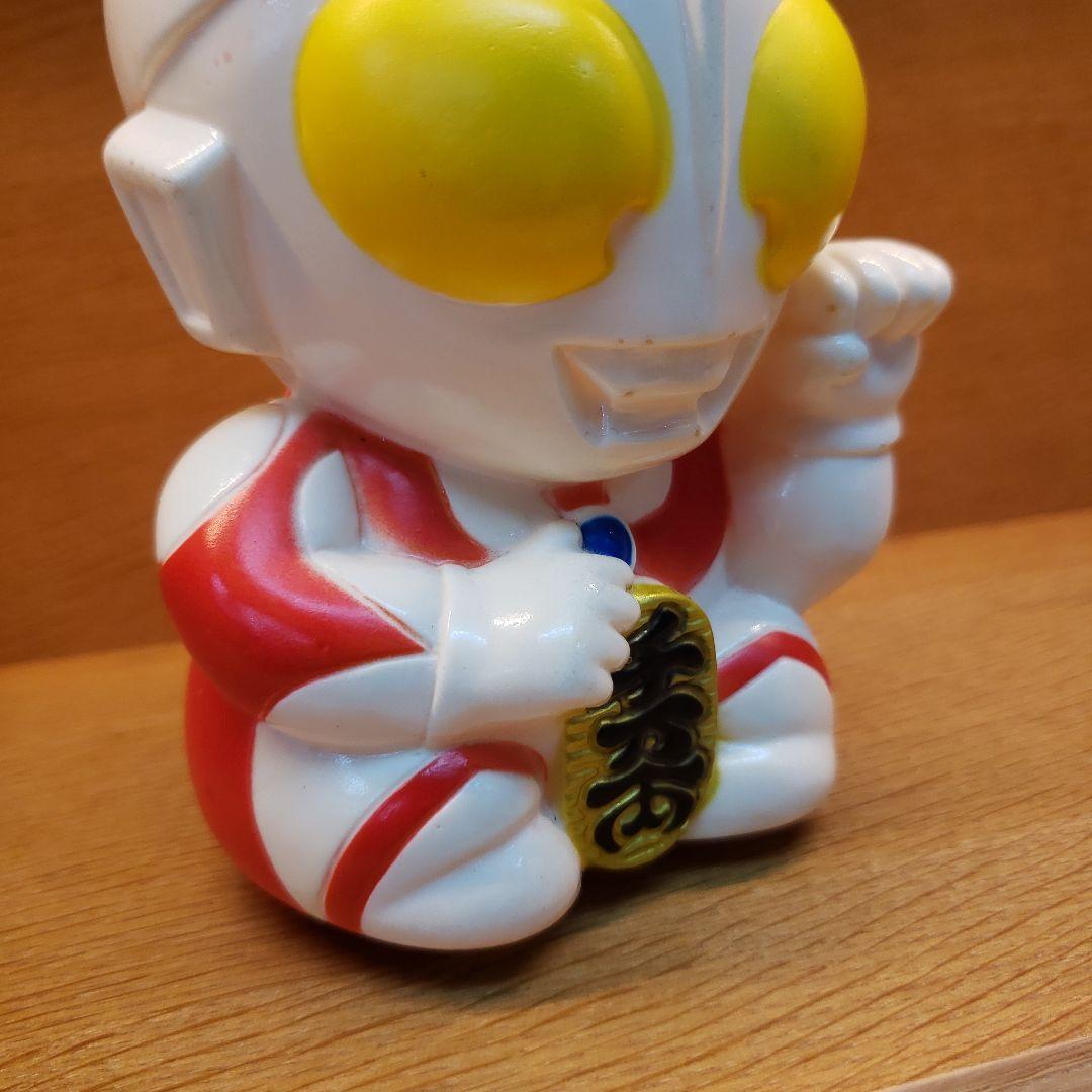 蔵出し特価ウルトラマン フィギュア招き猫貯金箱高さ１４cm