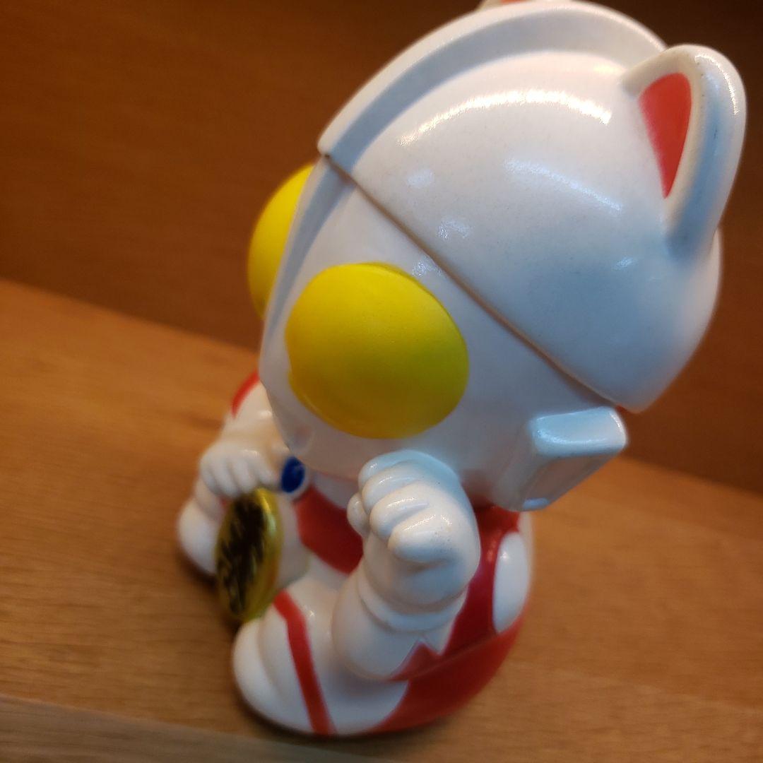 蔵出し特価ウルトラマン フィギュア招き猫貯金箱高さ１４cm