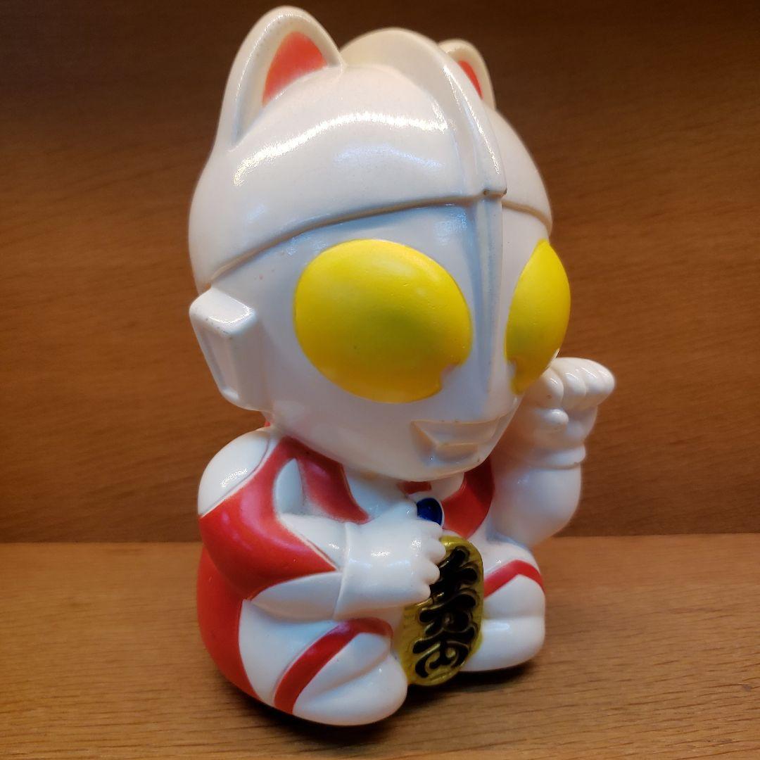 蔵出し特価ウルトラマン フィギュア招き猫貯金箱高さ１４cm
