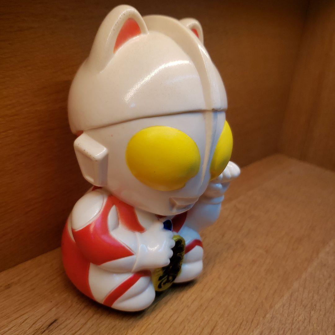蔵出し特価ウルトラマン フィギュア招き猫貯金箱高さ１４cm