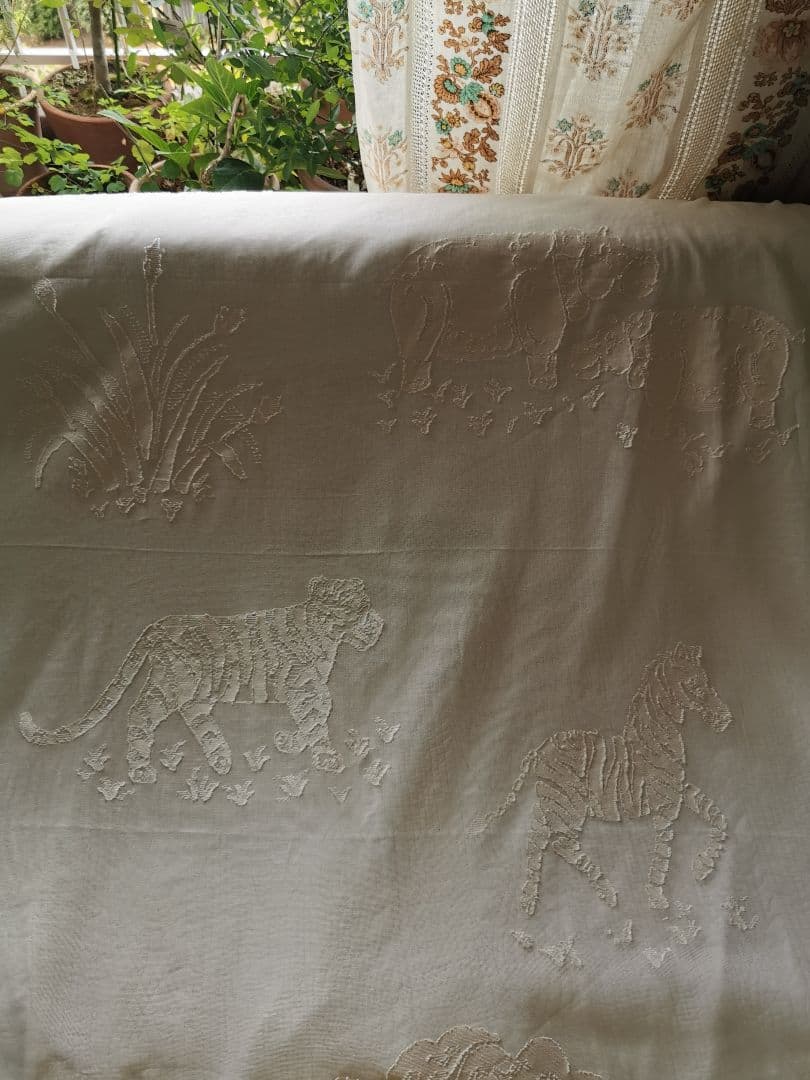 アンティーク マドラスレース サファリ 動物の楽園 カーテンパネル アイボリー