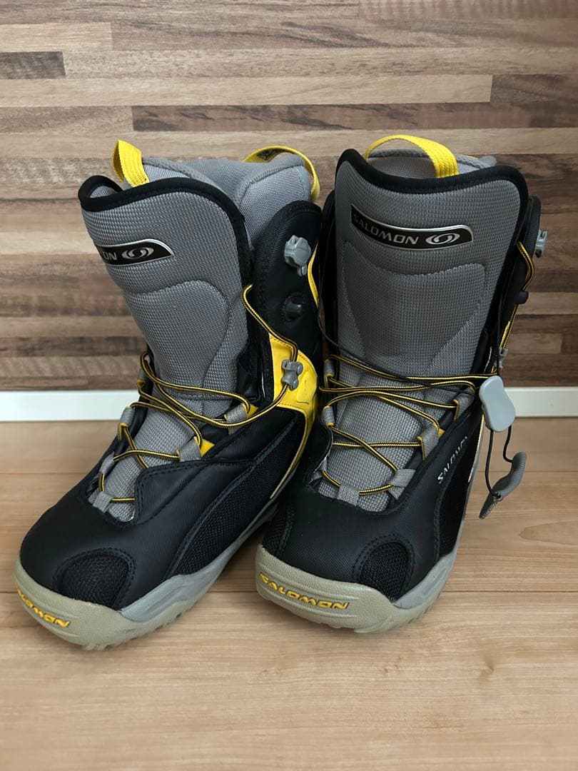 SALOMON Kiana 女性用スノーボードブーツ