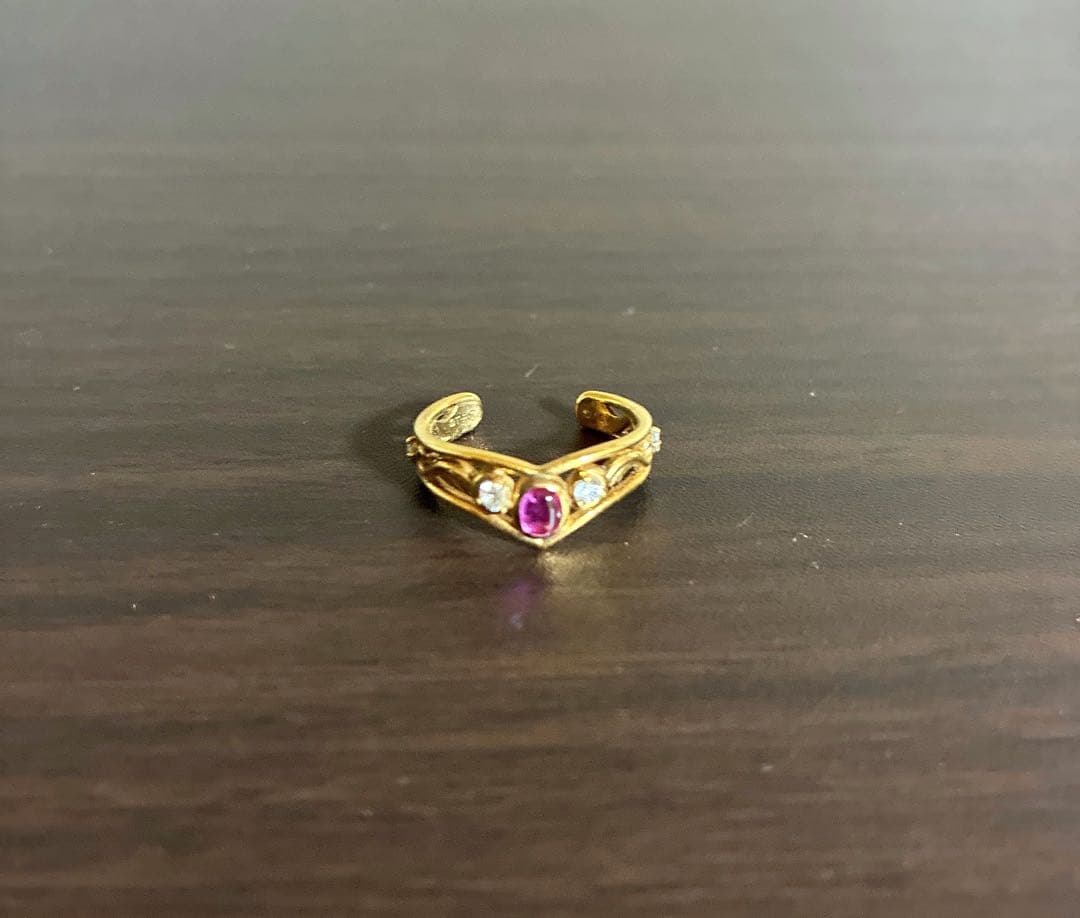 【美品】セーラームーン　ティアラのデザイン　ピンキーリング　カフス　幅の調節可能