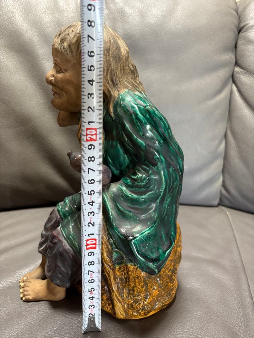 老人とカエルの置物