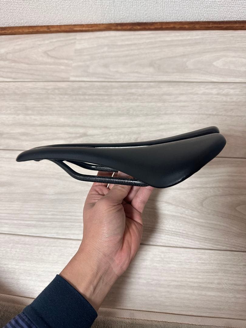 スペシャライズド ROMIN カーボンサドル 143mm