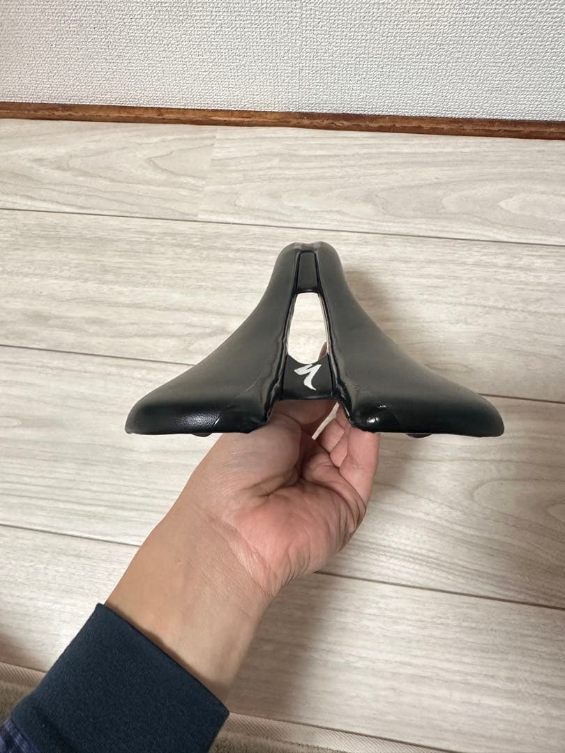 スペシャライズド ROMIN カーボンサドル 143mm