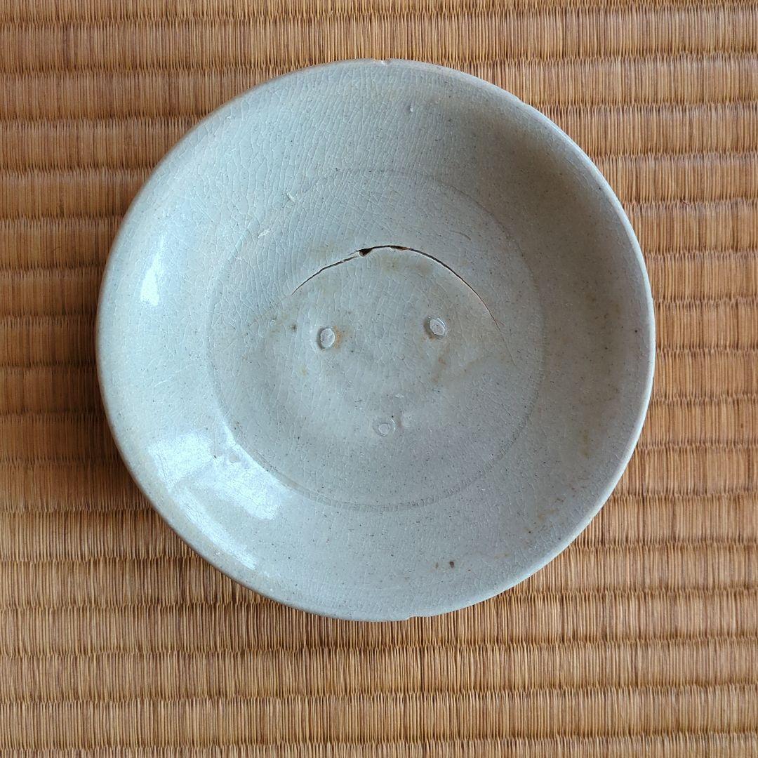 淡い灰色の平皿　李朝　白磁　平茶碗