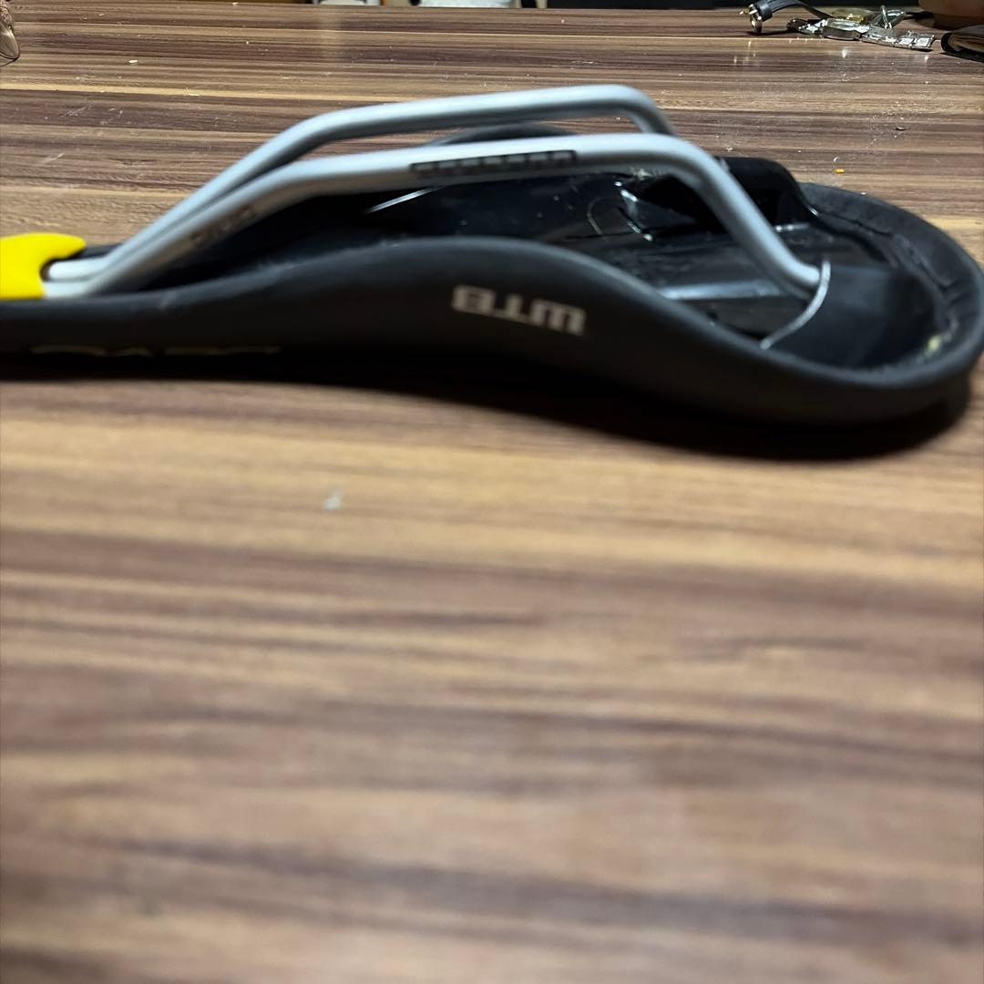 WTB DEVO サドル THINLINE 黒/黄色