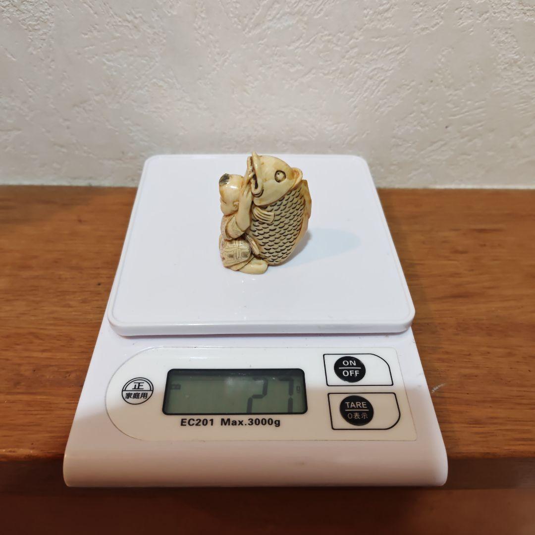 時代提物 人物根付 天然素材【大鯉と唐子】高約4.8cm 重27ｇ縁起物