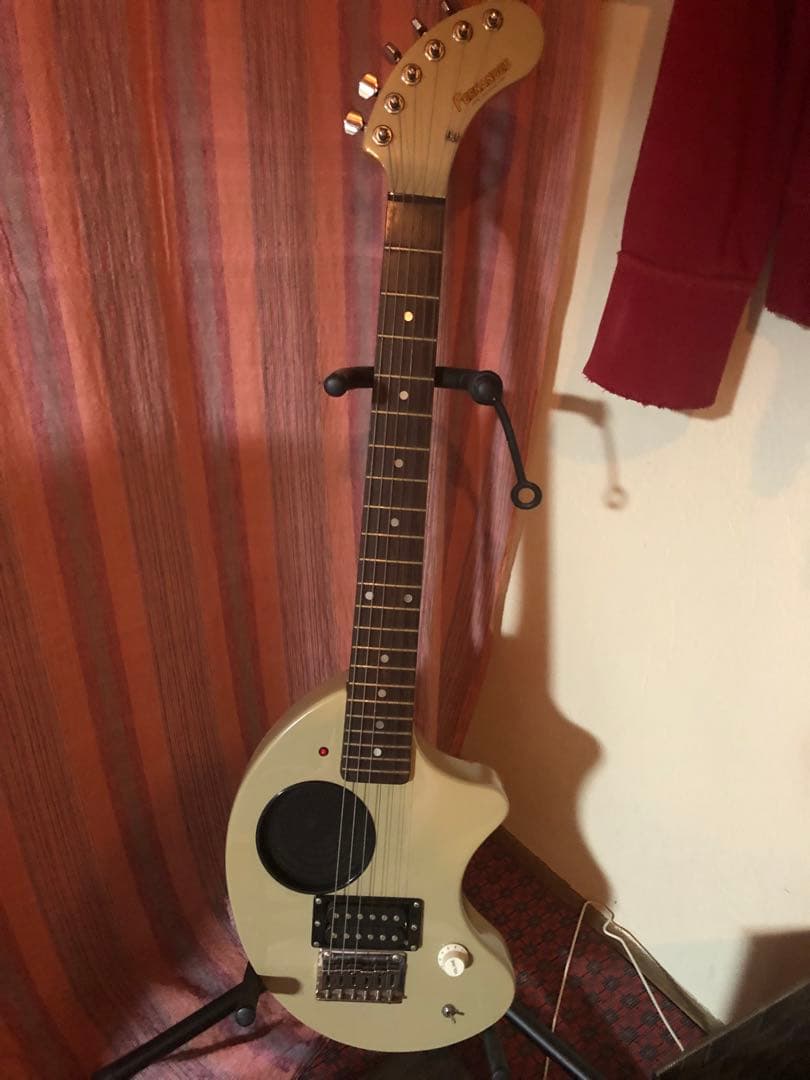 ＺＯ-３美品です‼️格安で大変お買い得でーす❗️オマケ付き^ ^