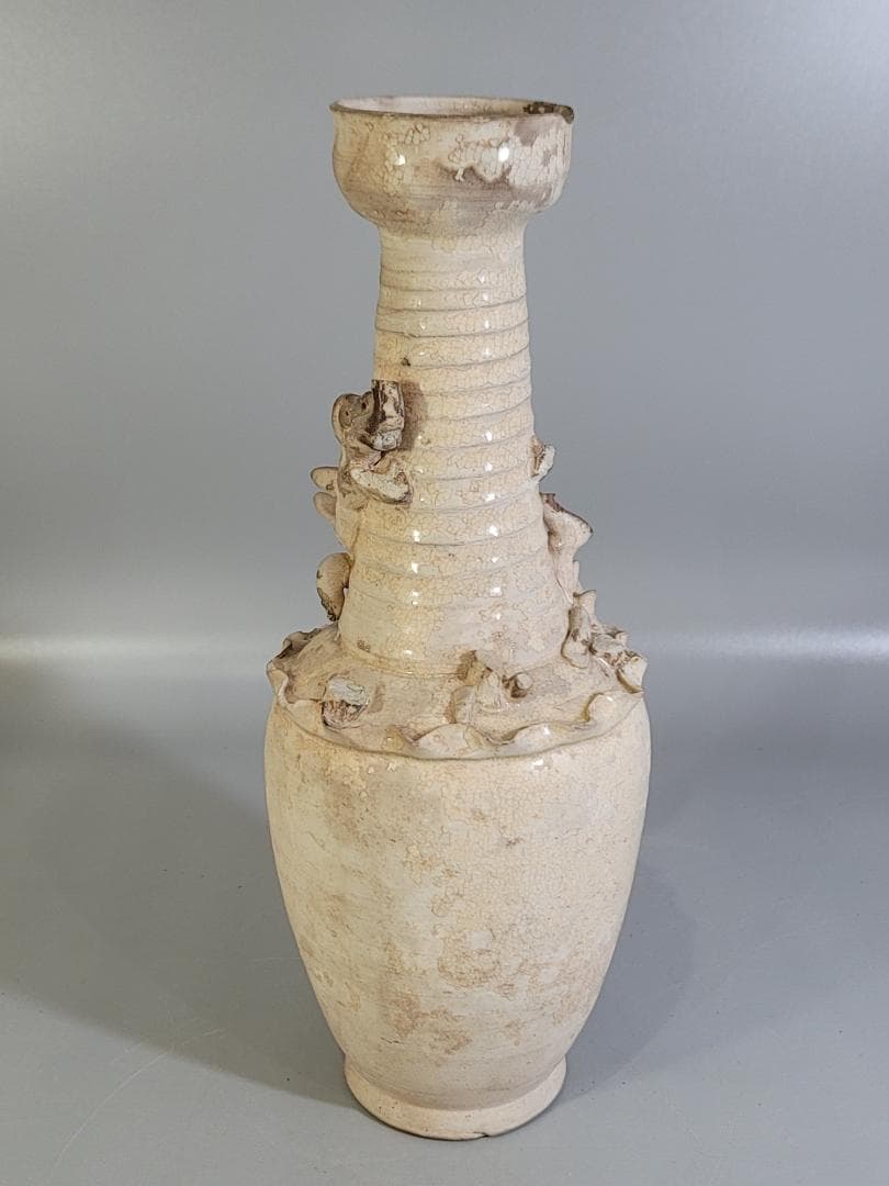 中国美術 遼白磁 纏龍貼 瓶 時代物 DT243