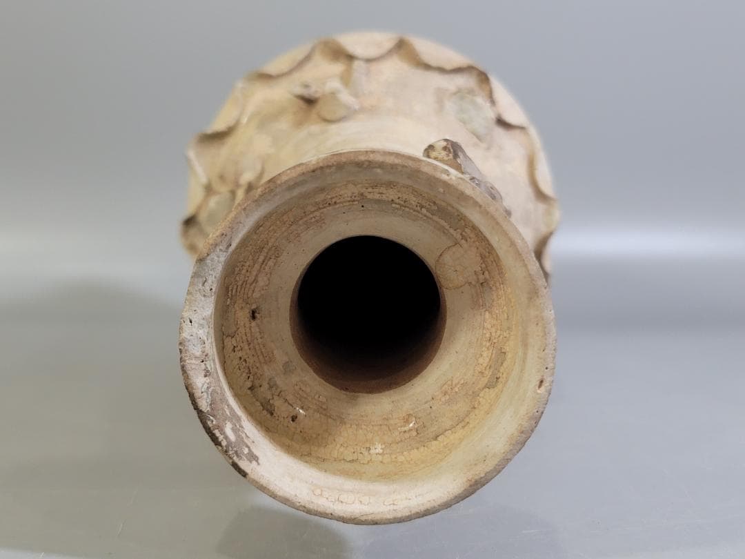 中国美術 遼白磁 纏龍貼 瓶 時代物 DT243